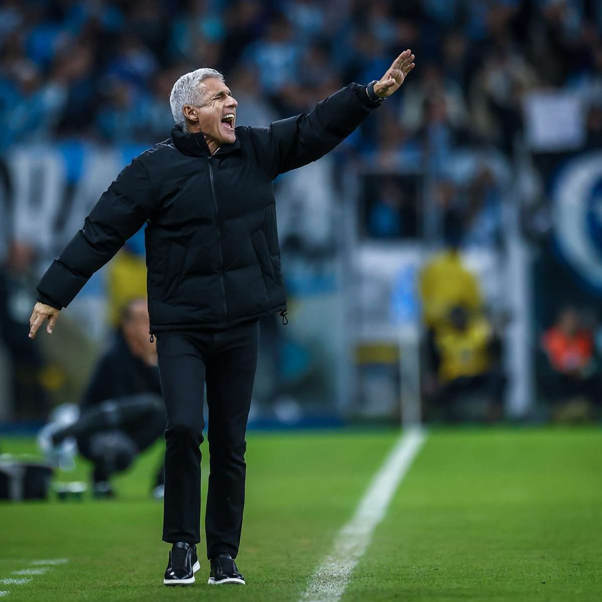 Luís Castro se irrita com jornalistas em coletiva após derrota para o Vasco