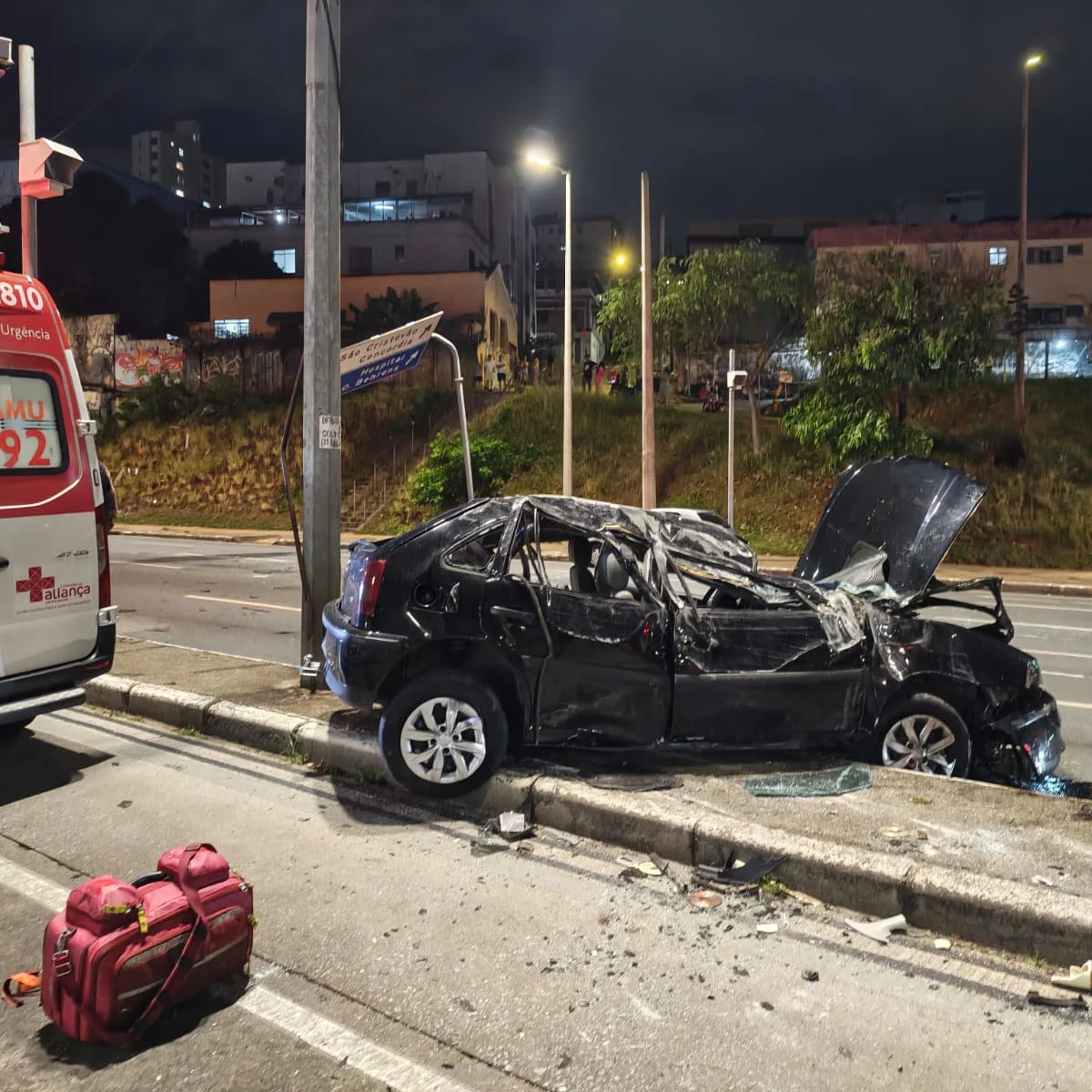 Mãe e filha de 5 anos ficam feridas após acidente em avenida de BH
