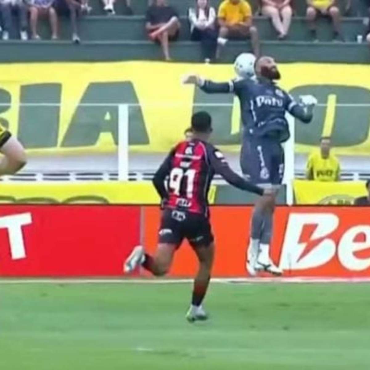 Muralha falha duas vezes, mas Mirassol reage e empata com Vitória