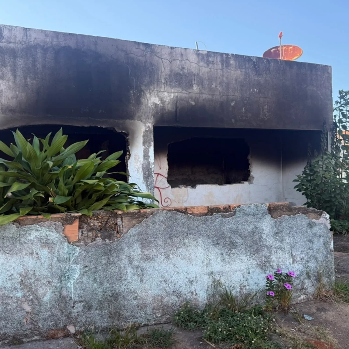 Suspeito de matar e incendiar corpo de vítima em casa abandonada é preso