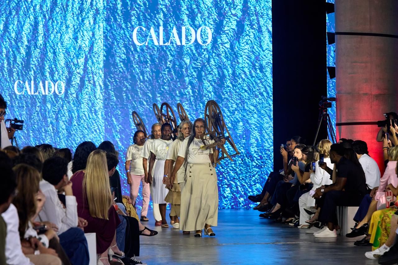 Mikaela Gomes, veterana do Metrópoles Catwalk, brilha no 3º dia de desfiles