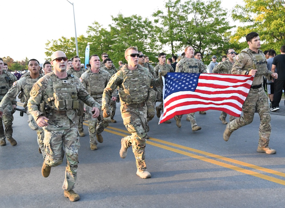 Imagem relacionada à notícia: Fort Drum observa o Dia Patriota com Remembrança 5 K Executar