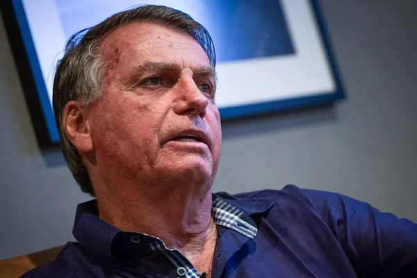 TSE proíbe uso da imagem de Bolsonaro em santinhos de candidatos