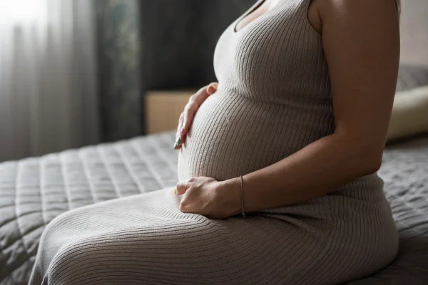 Em caso raro, mulher desenvolve nó no intestino e necrose após o parto