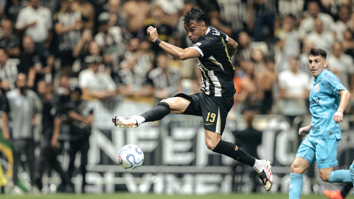 Delfim pega 3 pênaltis, Atlético-MG vence Santos e avança na Sul-Americana