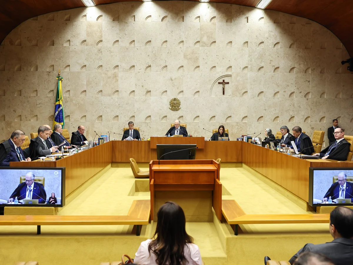 Em sessão caótica, STF não resolve crise e joga solução para futuro incerto
