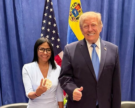 Trump gives a thumbs up beside Rodriguez, with American and Venezuelan flags behind them