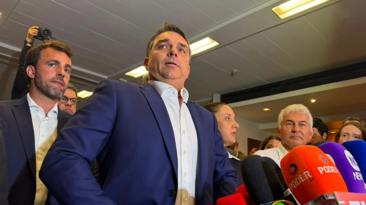Você consegue imaginar Flávio Bolsonaro eleito presidente? Eu, não