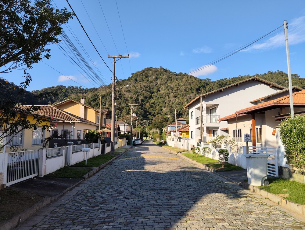 Rua de dia; foto tirada com Redmi Note 17 Pro — Foto: Ana Letícia Loubak/TechTudo