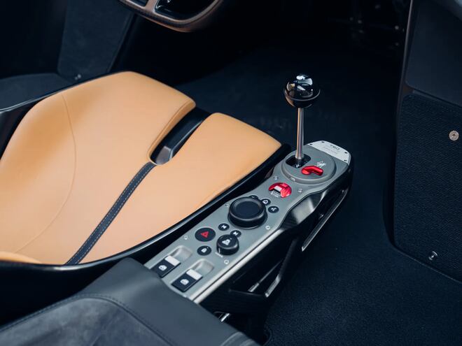 Playboys vão disputar sucessora de McLaren F1 rara, que tem só o ‘banco do piloto’ e vale R$ 31 mi