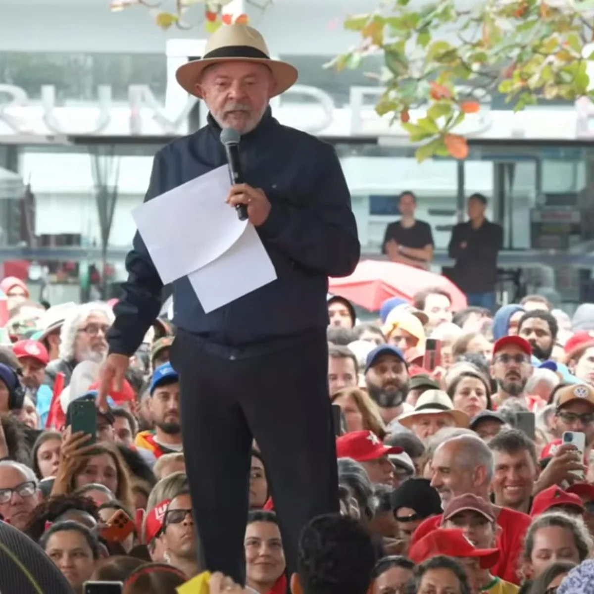 Em SC, Lula cobra apoio do agronegócio: "Deveriam se ajoelhar para mim"