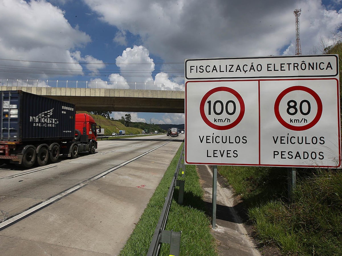 Velocidade limitada: por que os caminhões precisam respeitar limites restritos?