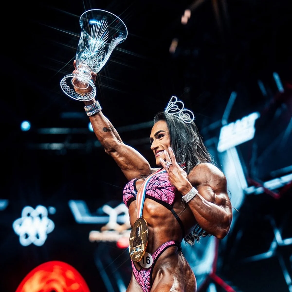 Mr. Olympia: brasileira Natalia Coelho vence pela 3ª vez a Women's Physique