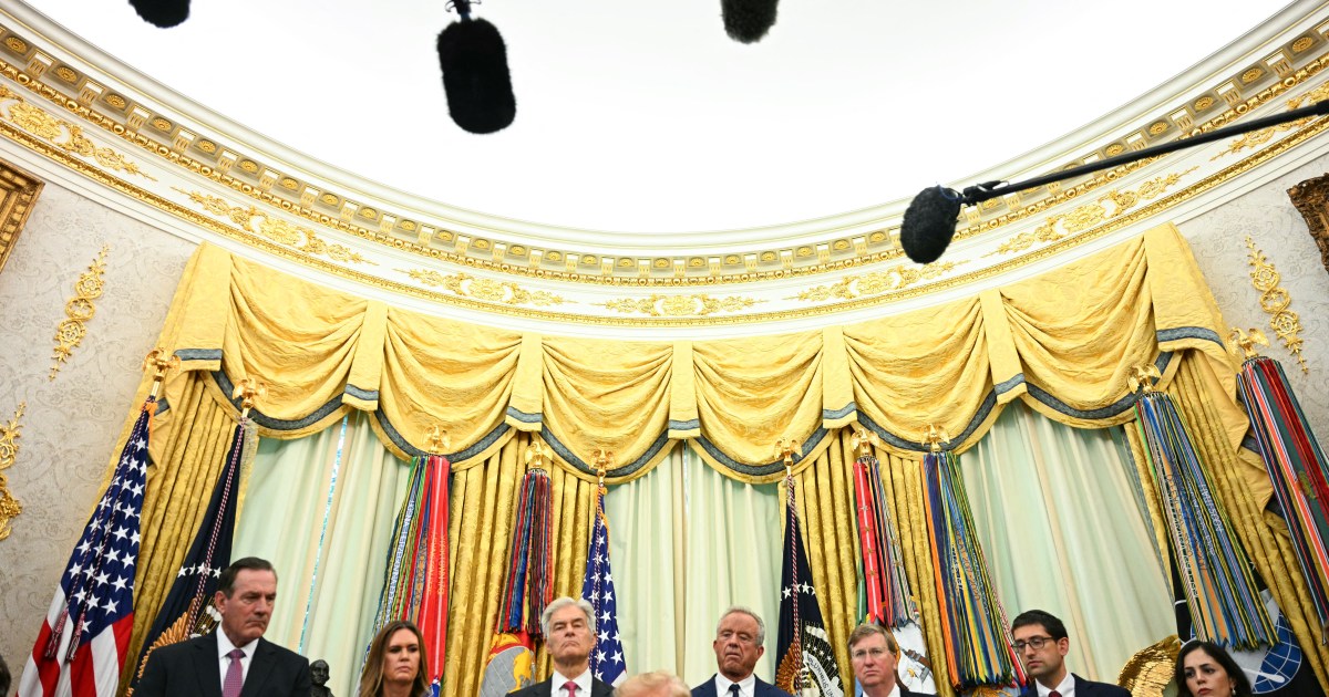 Trump assina amplo pacote de sanções contra a Rússia em razão da guerra na Ucrânia