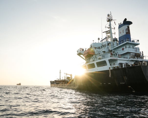 Estados do Golfo adiam conversas sobre o estreito de Ormuz com o Irã à medida que o conflito no Iêmen se intensifica
