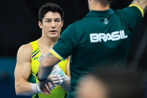 Copa do Mundo de Ginástica: Arthur Nory conquista o ouro na barra fixa