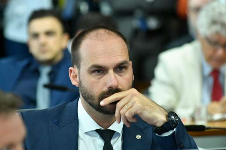 Eduardo Bolsonaro orientou como gerir dinheiro de ‘Dark Horse’ nos EUA, aponta PF