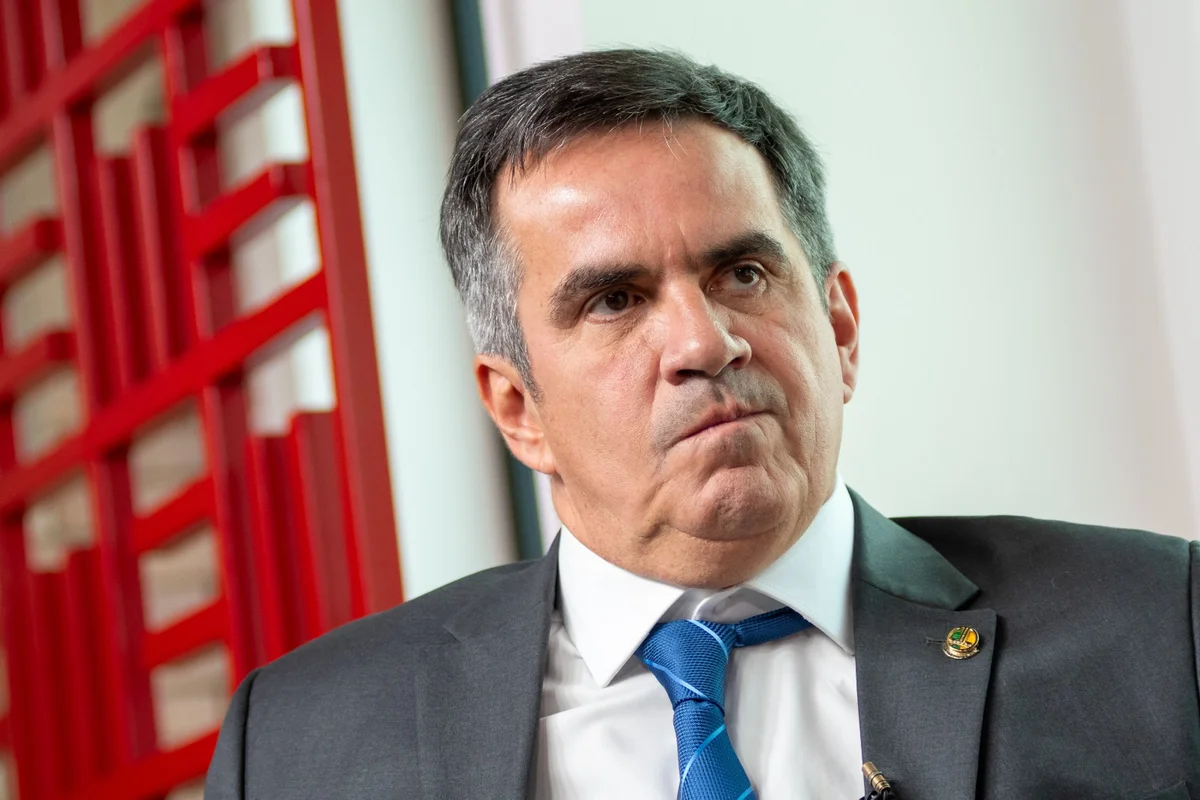 Senador Ciro Nogueira é entrevistado no estúdio do portal Metrópoles
