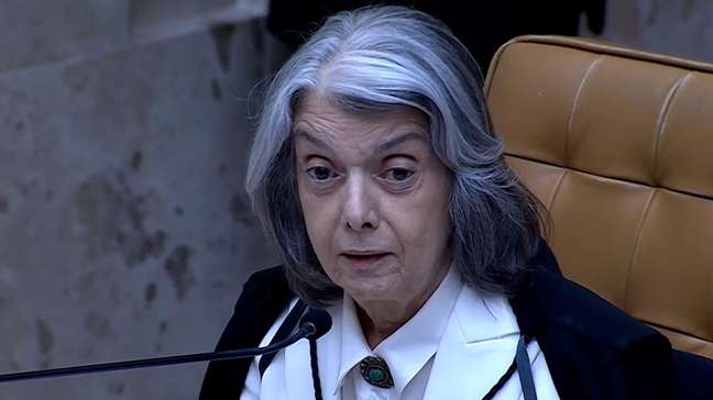 Julgamento marcado por indefinições e bate-bocas 'agrava perda de credibilidade' do STF, avaliam especialistas