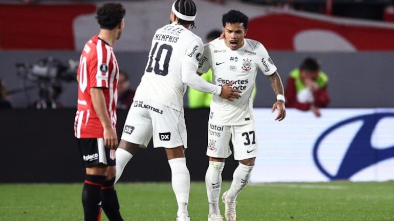 Talento de Garro.Empolgação pela convocação tripla para a Seleção. Corinthians se supera e empata na Argentina.‘Diniz mandou a gente se soltar’, revela Hugo