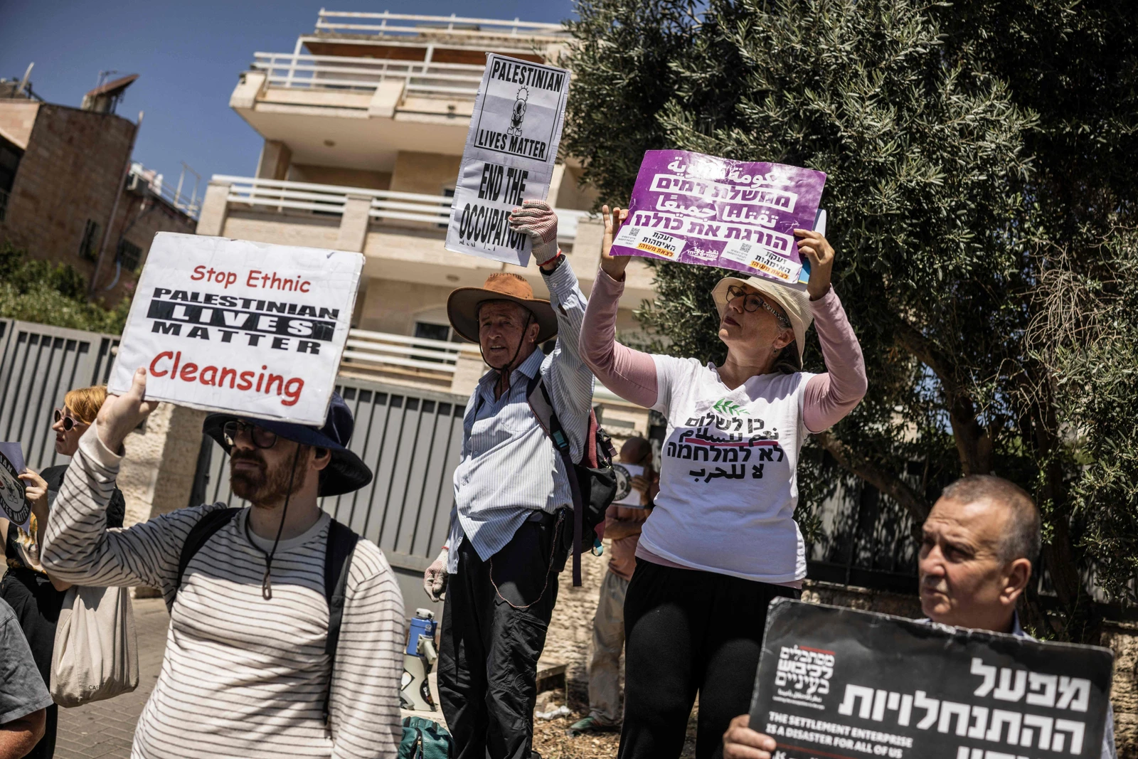 Senior UK rabbis express support for settlement sanctions