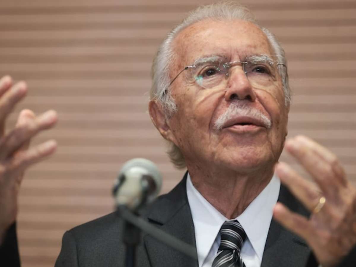 José Sarney recebe alta após internação por pneumonia