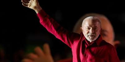 Pesquisas indicam que Lula viu Flávio Bolsonaro recuperar terreno na disputa pelo Planalto nas últimas semanas Foto: Reuters / BBC News Brasil