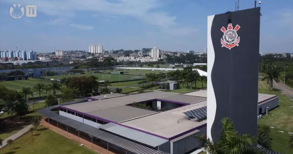 Presidente da Gaviões diz que Memphis quis bater pênalti para 'ficar bonito na foto'