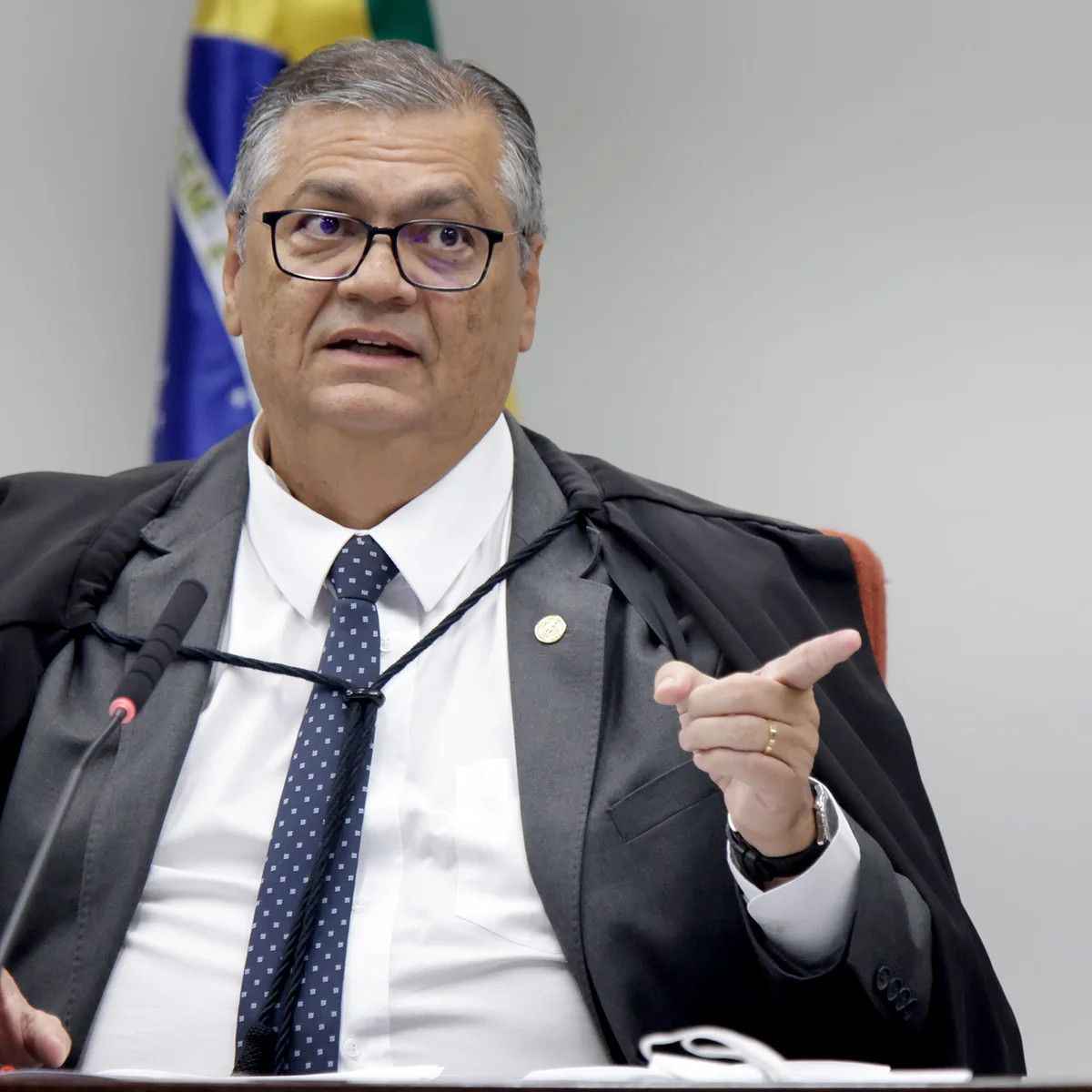 Dino cita vídeo de Porchat sobre chuva de ofícios: "Se aplica a ministros"