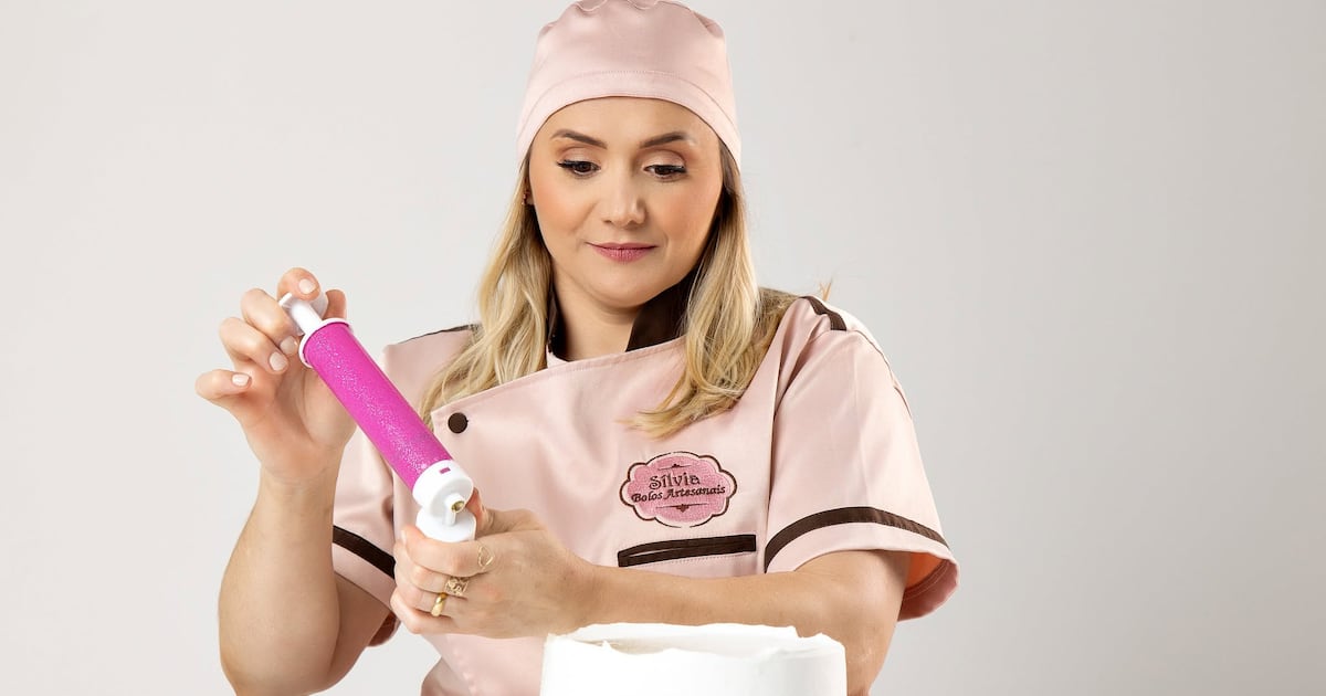 A cozinha do apartamento ficou pequena para os bolos de Silvia Mocelini