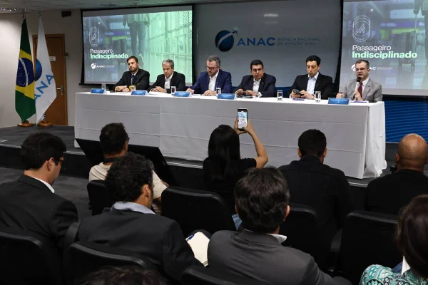 Passageiros arruaceiros serão proibidos de voar; multas vão até R$ 17 mil - destaque galeria
