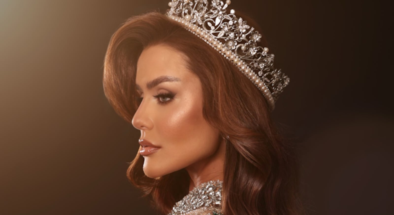 Marcella Kozinski posa com a coroa e a faixa de Miss Universe Brasil 2026 Reprodução/Instagram