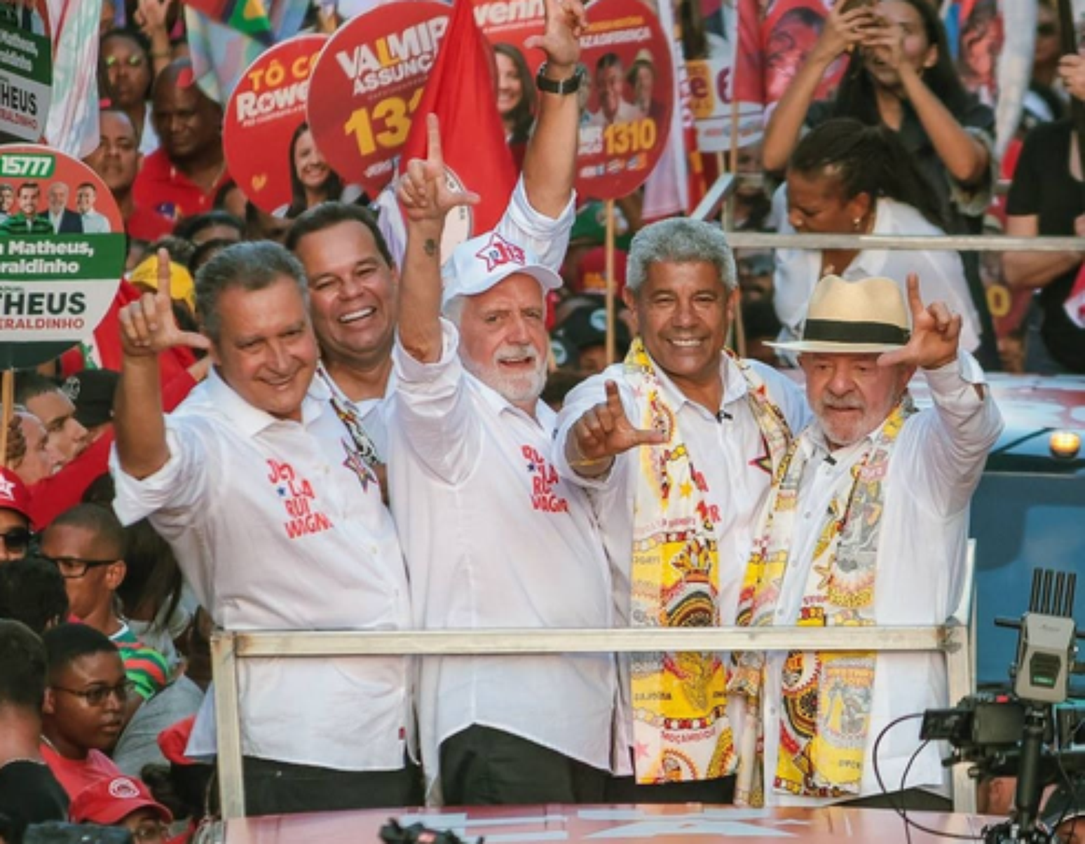 Lula esteve presente em passeata de Jer&ocirc;nimo em Salvador, este ano, com Wagner e Rui juntos