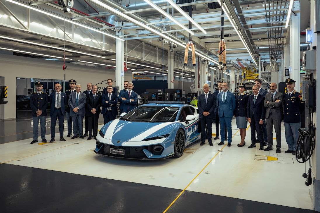O novo Mercedes-AMG CLE 646 Spezialanfertigung é um monstro focado em pista de 475 kW