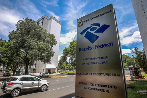 Arrecadação federal soma R$ 235,6 bilhões em agosto, recorde para o mês