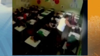 Professora é demitida após ser flagrada esfregando prova no rosto de aluno em escola de BH