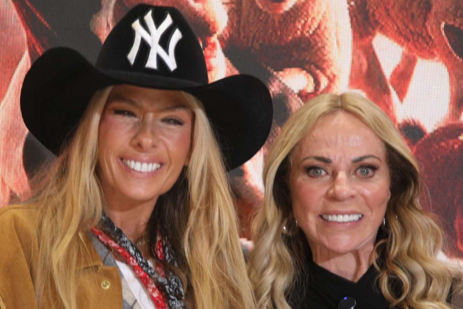 Adriane Galisteu e Christina Rocha durante coletiva de A Fazenda