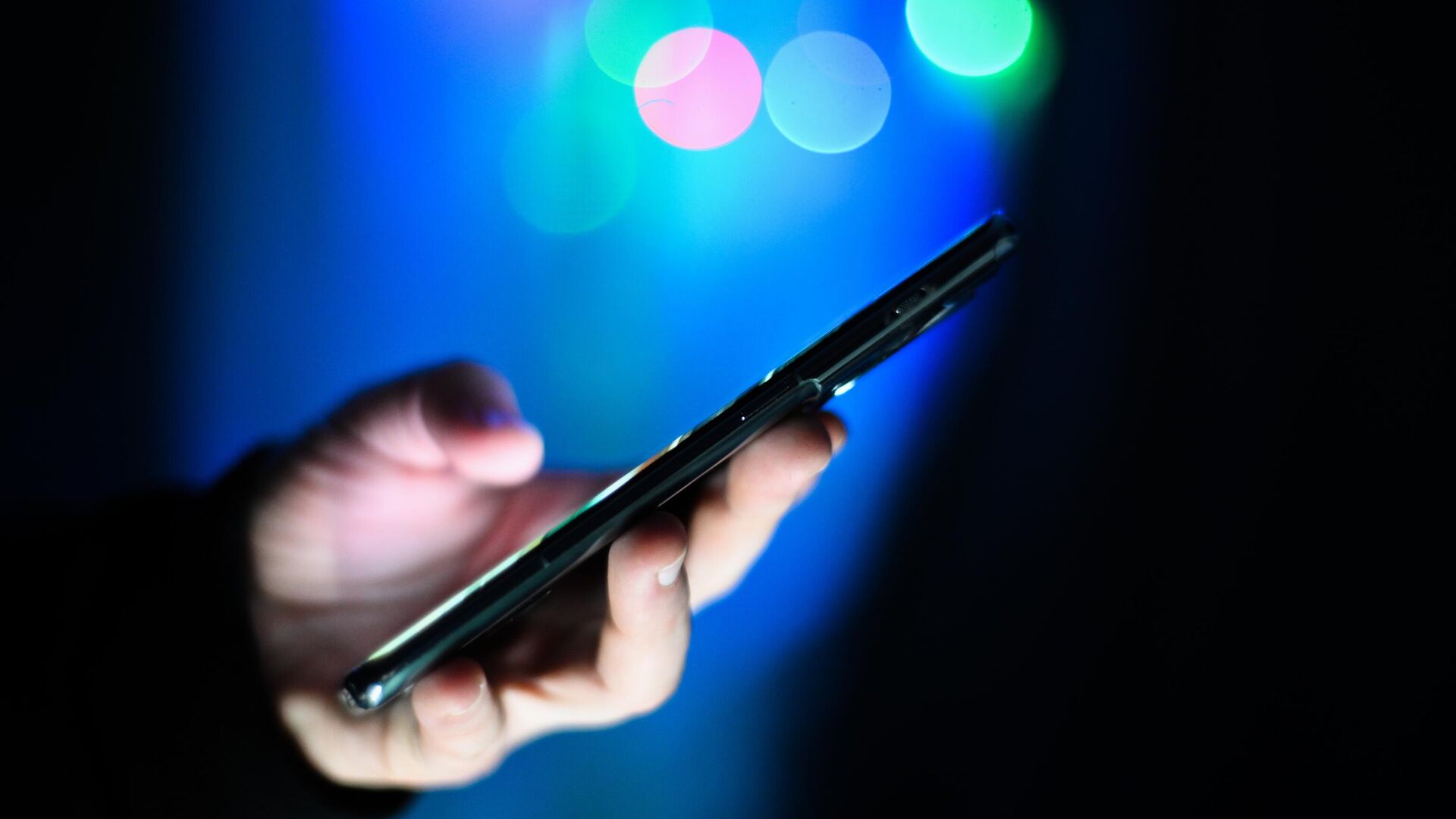 Golpistas enganam aposentados, informando sobre a transferência da aposentadoria em rublos digitais.