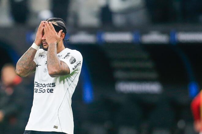Imprensa internacional põe futuro de Memphis em xeque após pênalti perdido: 'Fundo do poço'