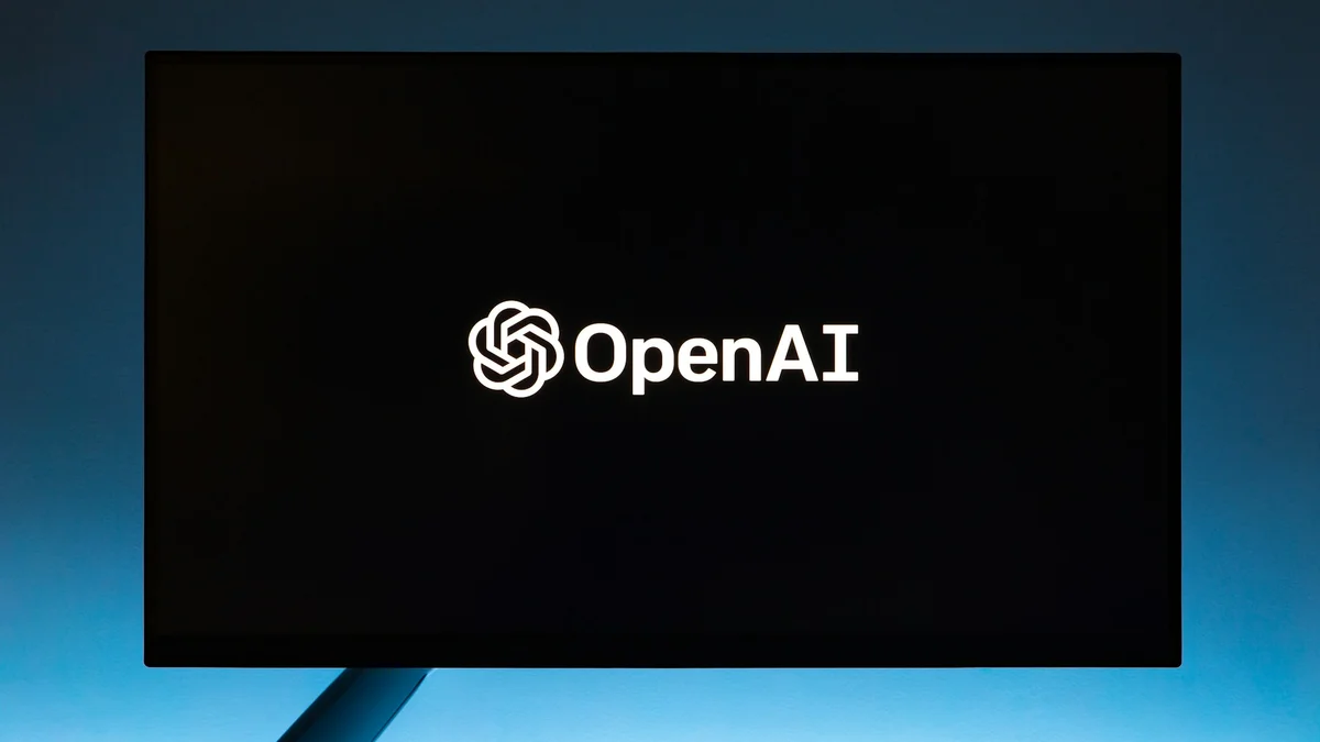 logo da OpenAI em um telão
