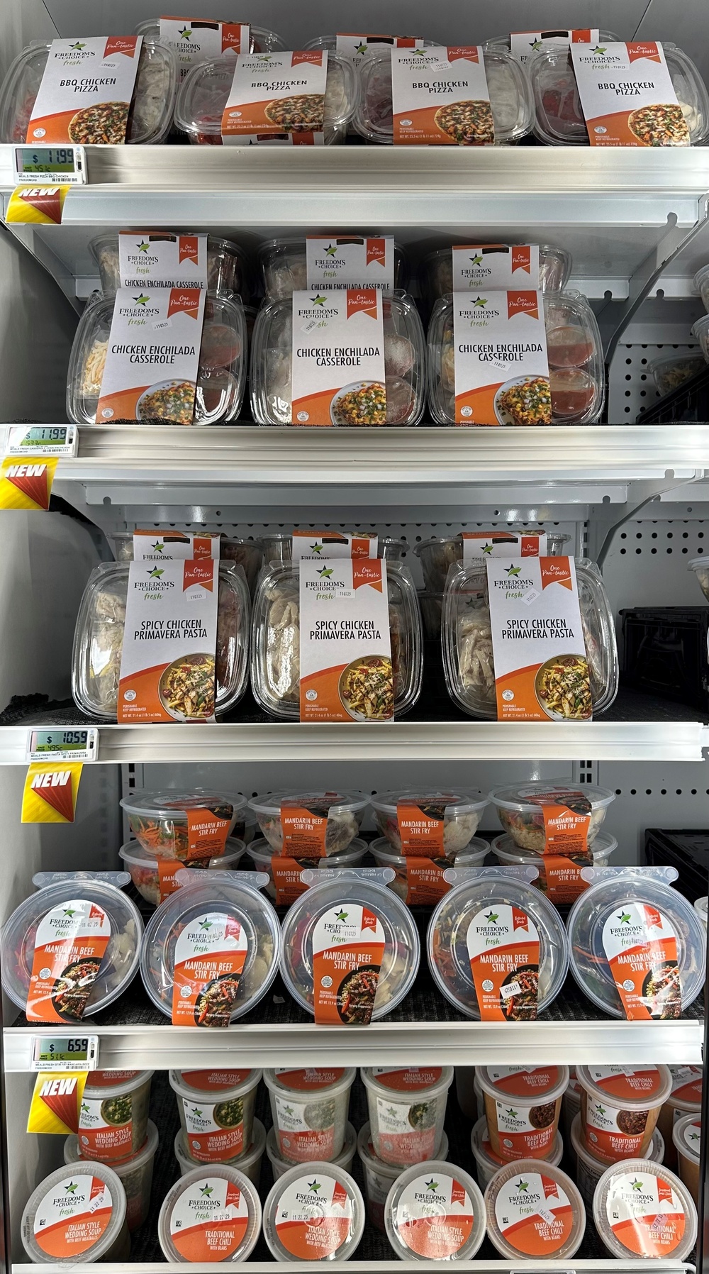 Imagem relacionada à notícia: Os comissários adicionam nova linha de FreedomÕs Choice Fresh ‘Listos para o Aquecimento/Listos para o Comida' sopas, tigelas de um único serviço,