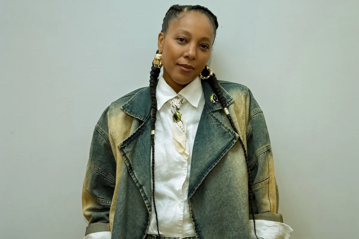 Metrópoles Catwalk: Negra Li desfila pela Glowshine nesta sexta (18/9)