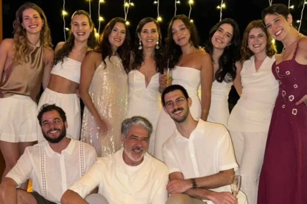 Túlio Gadêlha rebate ataques e posta foto de Fátima com Bonner: "Família"