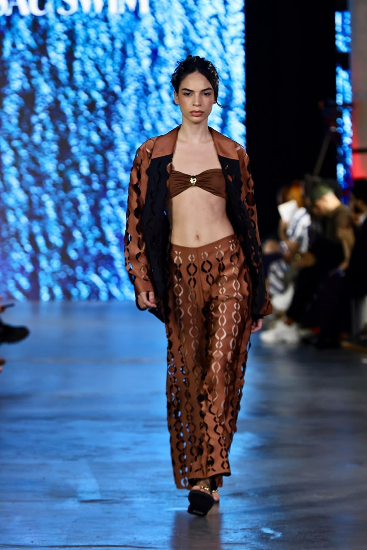 Lucila, Sau Swim e Geraldo Couto agitam 4ª noite do Metrópoles Catwalk