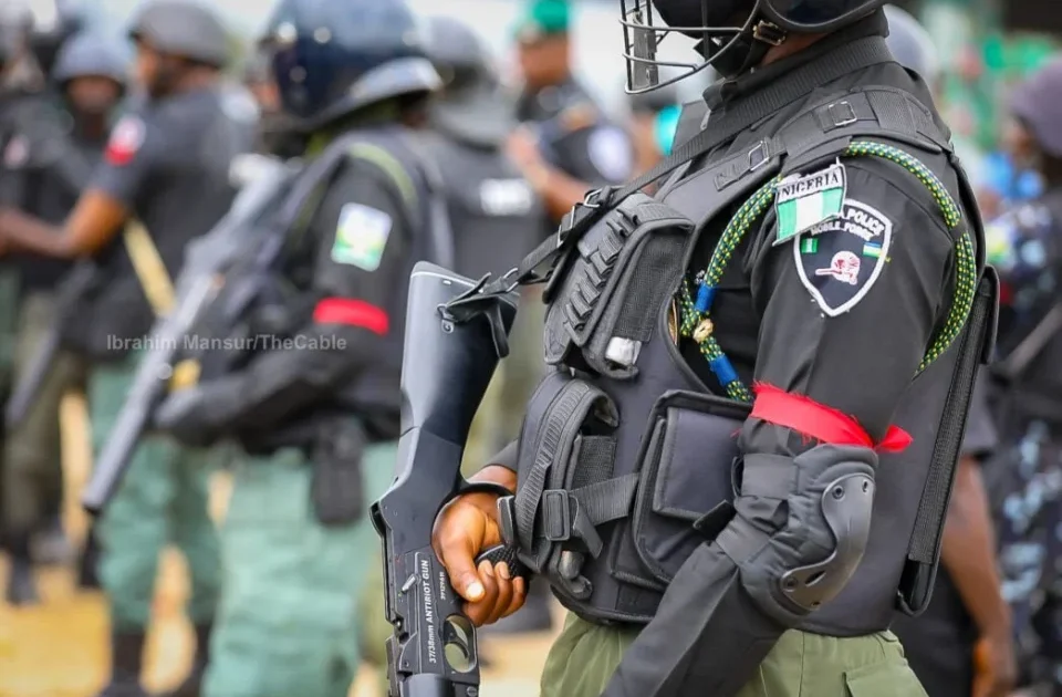 Polícia despacha agentes para escolas de Anambra conforme os alunos retornam