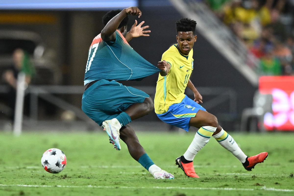 Brasil marca no último lance e evita vexame contra a Austrália em primeiro amistoso pós-Copa