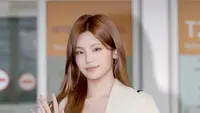 Yeji ITZY Siap Sapa Penggemar di Jakarta, Terbang dari Korea Selatan Berbalut Mini Dress yang Nyaman