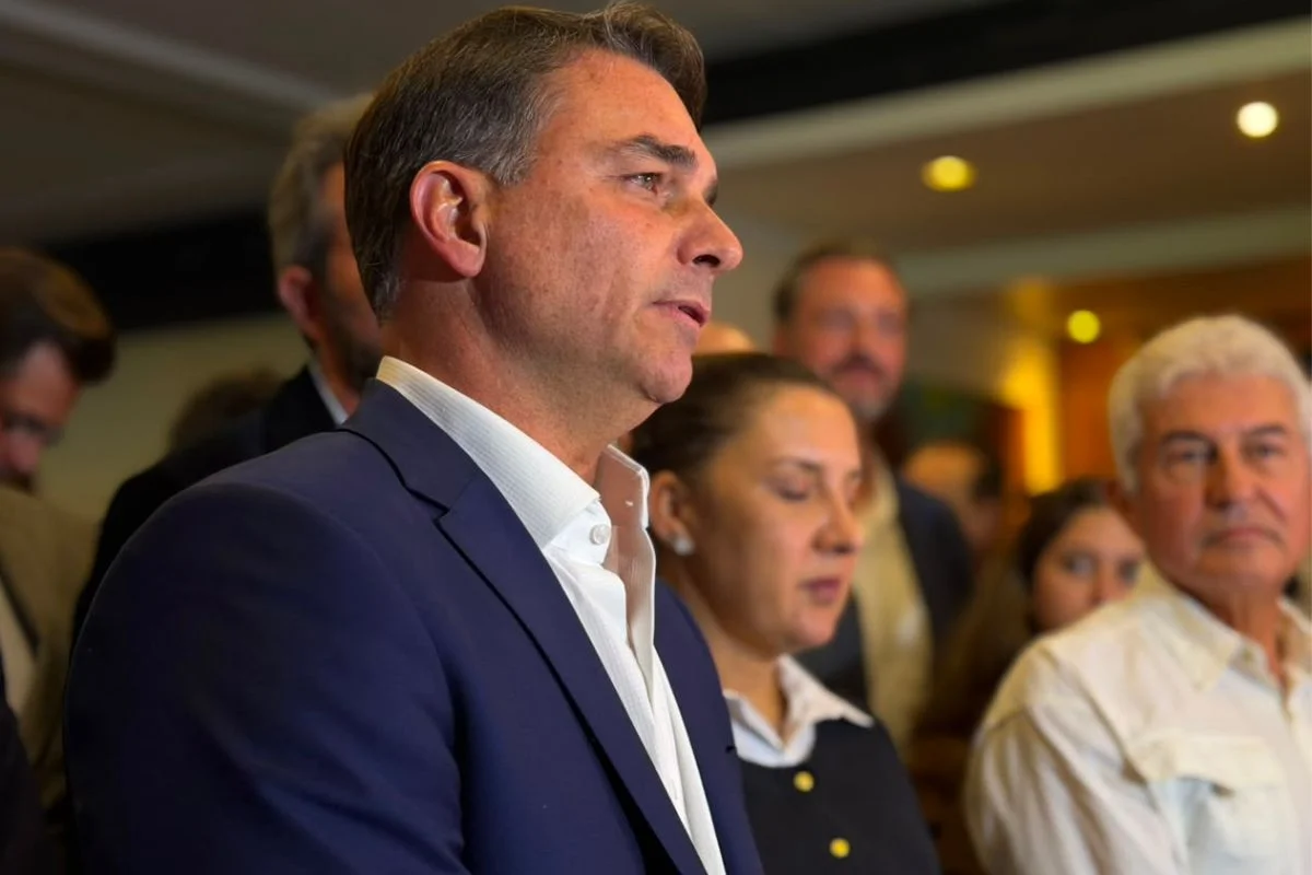 STF: campanha de Flávio é surpreendida com impedimento de Nunes Marques