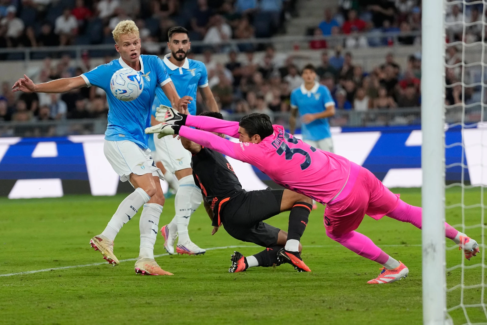 O gol contestado de Haaland garante a vitória do Manchester Derby para o City com 10 jogadores contra o United