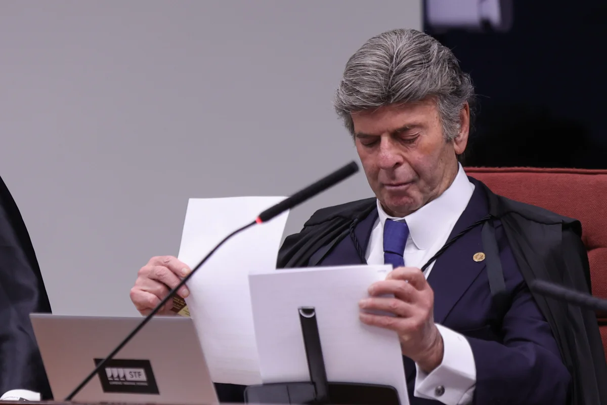 “Qual a data de Londres?” Filho de Fux indicou e-mail do STF a Vorcaro